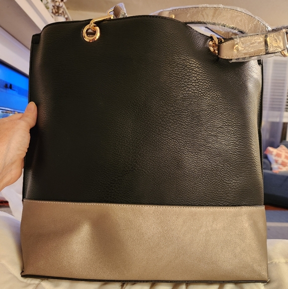 Mia K Petra Tote w/ wristlet  MFK Collection  Color-Pewter, with dustbag NWT - Picture 5 of 11